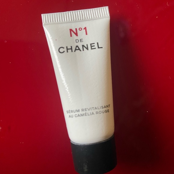 Chanel No. 1 Face Serum Revitalized - Picture 1 of 2